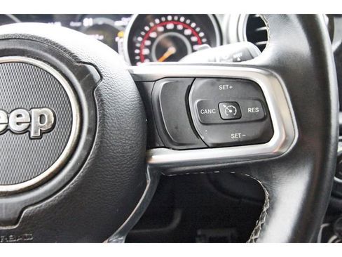 Used 2019 Jeep Wrangler Unlimited Sahara w/ Uconnect 4C Nav & Sound Group AWD/4WD image 19