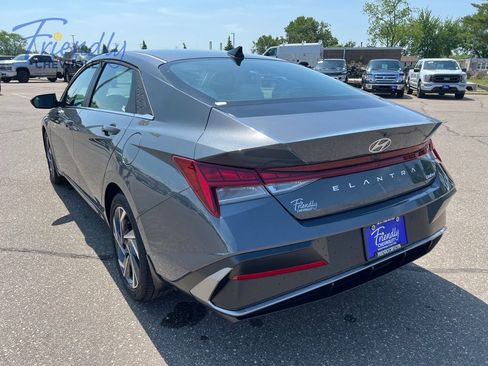 Used 2025 Hyundai Elantra Limited FWD image 3