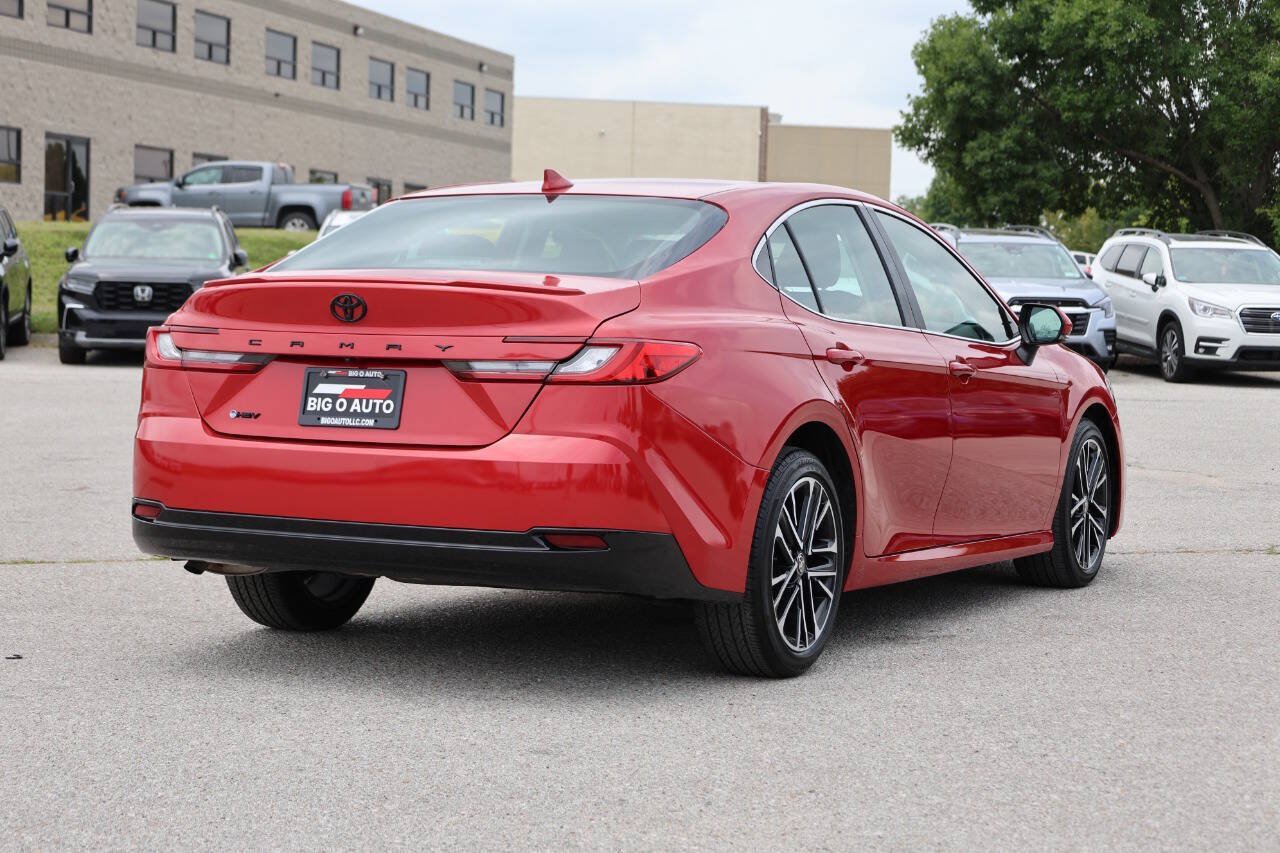 Used 2025 Toyota Camry XLE FWD image 9
