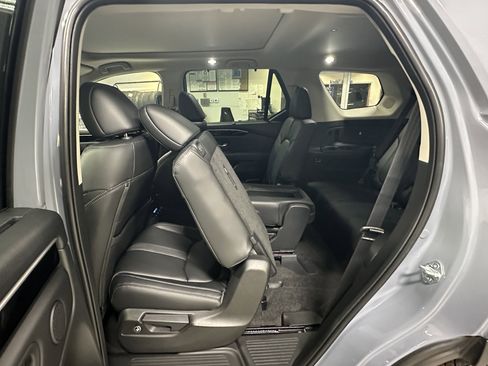 New 2025 Honda Pilot Touring image 17