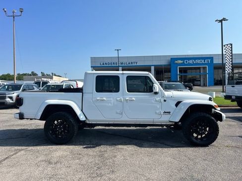 Used 2022 Jeep Gladiator Overland AWD/4WD image 2