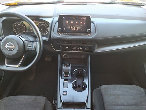 Used 2023 Nissan Rogue SV image 11