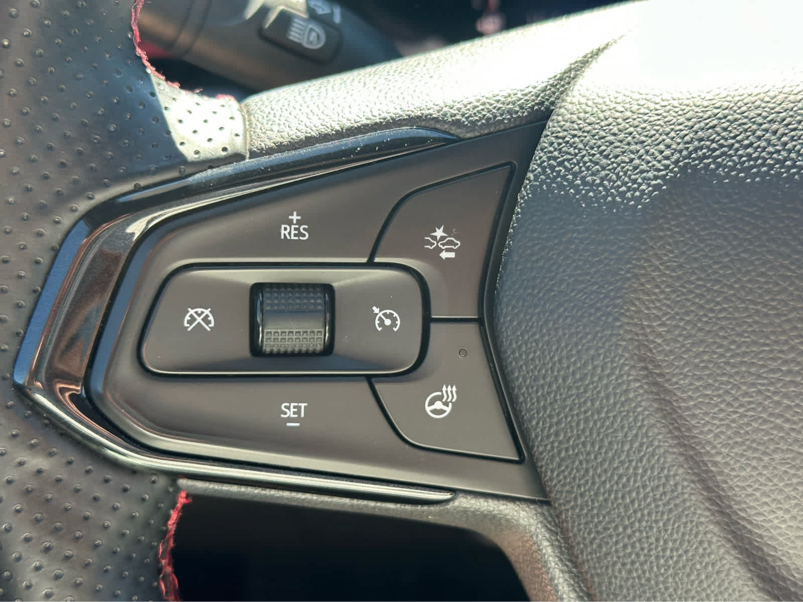 Used 2024 Chevrolet Trax RS w/ Driver Confidence Package FWD image 17