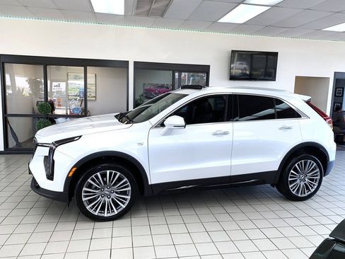 Used 2024 Cadillac XT4 Premium Luxury w/ Cold Weather Package AWD/4WD image 3