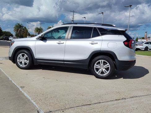 Used 2022 GMC Terrain SLE w/ Driver Convenience Package FWD image 5