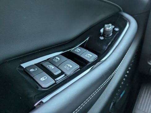 Used 2022 Jeep Grand Cherokee Overland w/ Luxury Tech Group IV image 29