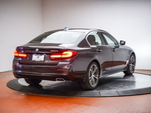 Certified 2023 BMW 530e RWD image 5