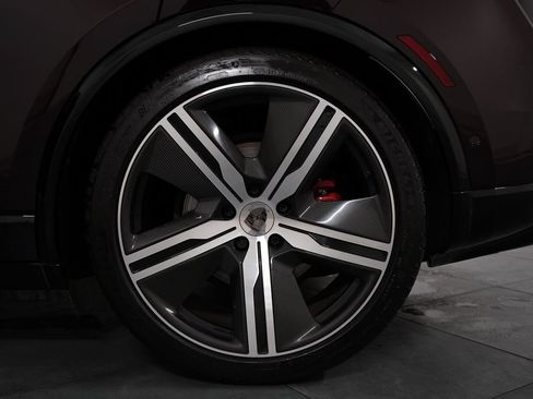Used 2024 Porsche Macan Turbo Electric AWD/4WD image 32