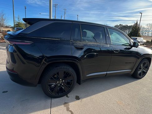 Used 2024 Jeep Wagoneer Launch Edition image 8