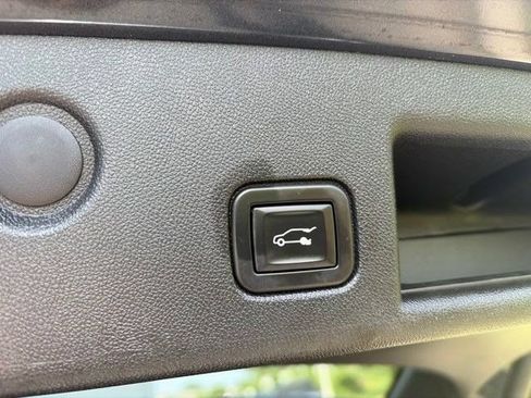 Used 2021 Chevrolet Equinox LT FWD image 36