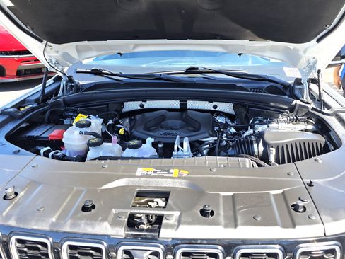 Certified 2023 Jeep Grand Cherokee 4WD 4xe w/ Luxury Tech Group II image 17
