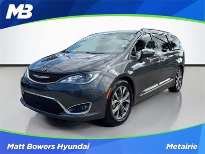 Used 2018 Chrysler Pacifica Limited w/ Tire & Wheel Group