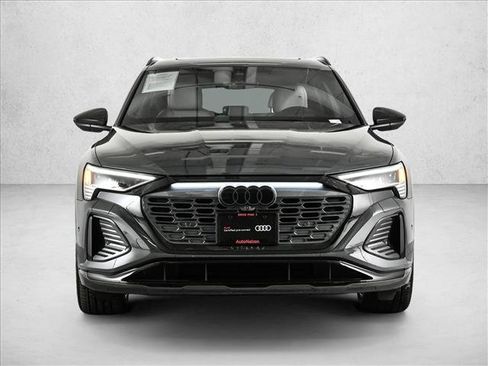 Certified 2024 Audi Q8 e-tron Prestige image 2