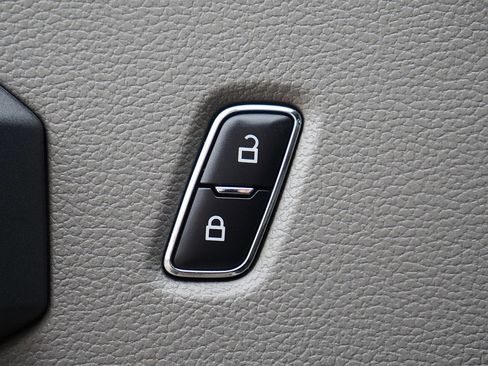 Used 2016 Ford F150 XLT AWD/4WD image 25