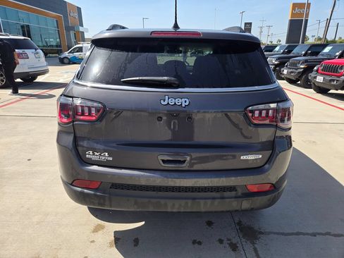 Used 2024 Jeep Compass Latitude AWD/4WD image 4