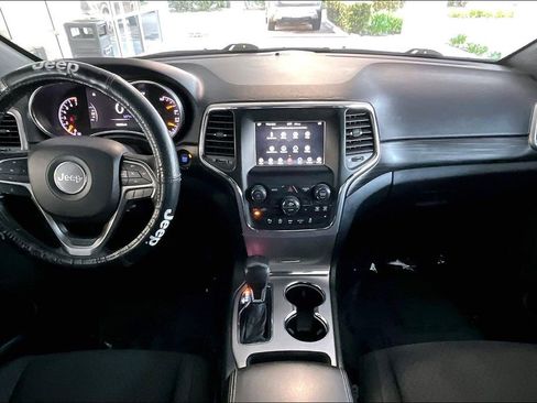 Used 2019 Jeep Grand Cherokee Laredo image 7