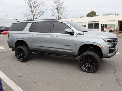 Used 2024 Chevrolet Suburban Z71 w/ Luxury Package image 11