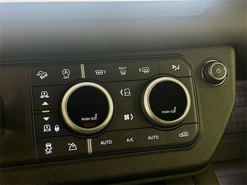 Used 2025 Land Rover Defender 110 X-Dynamic SE image 18