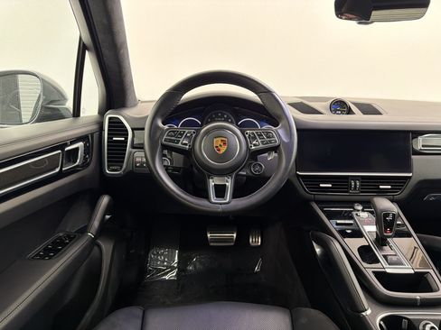 Used 2020 Porsche Cayenne Turbo S AWD/4WD image 17