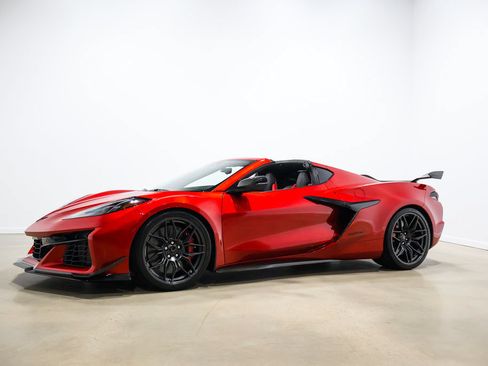 Used 2025 Chevrolet Corvette Z06 w/ Z07 Performance Package RWD image 11