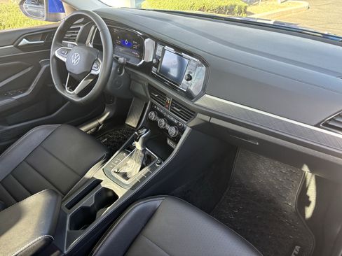 Certified 2024 Volkswagen Jetta SE w/ Panoramic Sunroof Package image 10