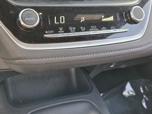 Used 2025 Toyota Corolla SE image 18