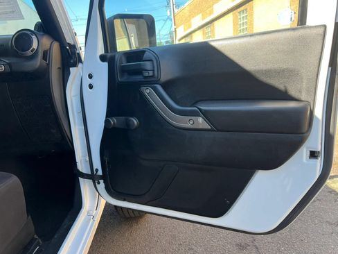 Used 2014 Jeep Wrangler Sport w/ Connectivity Group AWD/4WD image 27