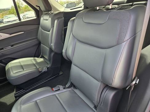 Used 2025 Ford Explorer Active w/ Active Comfort Package RWD image 11