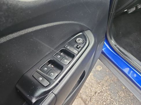 Used 2023 Hyundai Venue SEL image 11