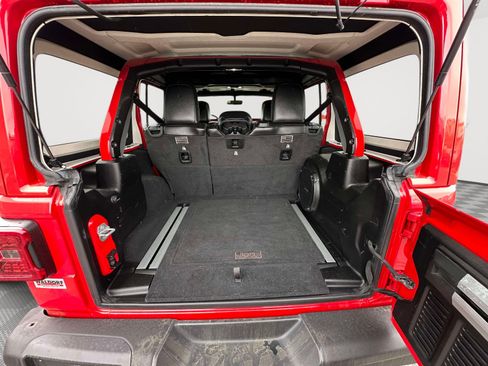 Used 2019 Jeep Wrangler Unlimited Rubicon AWD/4WD image 32