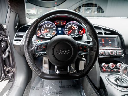 Used 2011 Audi R8 V8 image 49