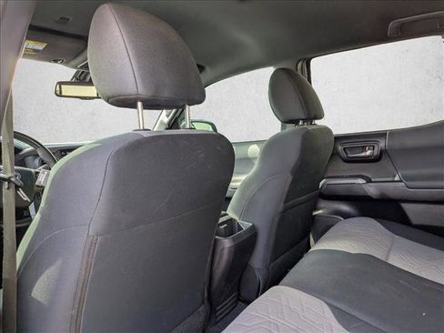 Used 2022 Toyota Tacoma TRD Sport image 13