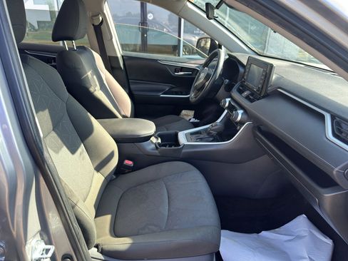 Used 2022 Toyota RAV4 XLE image 12