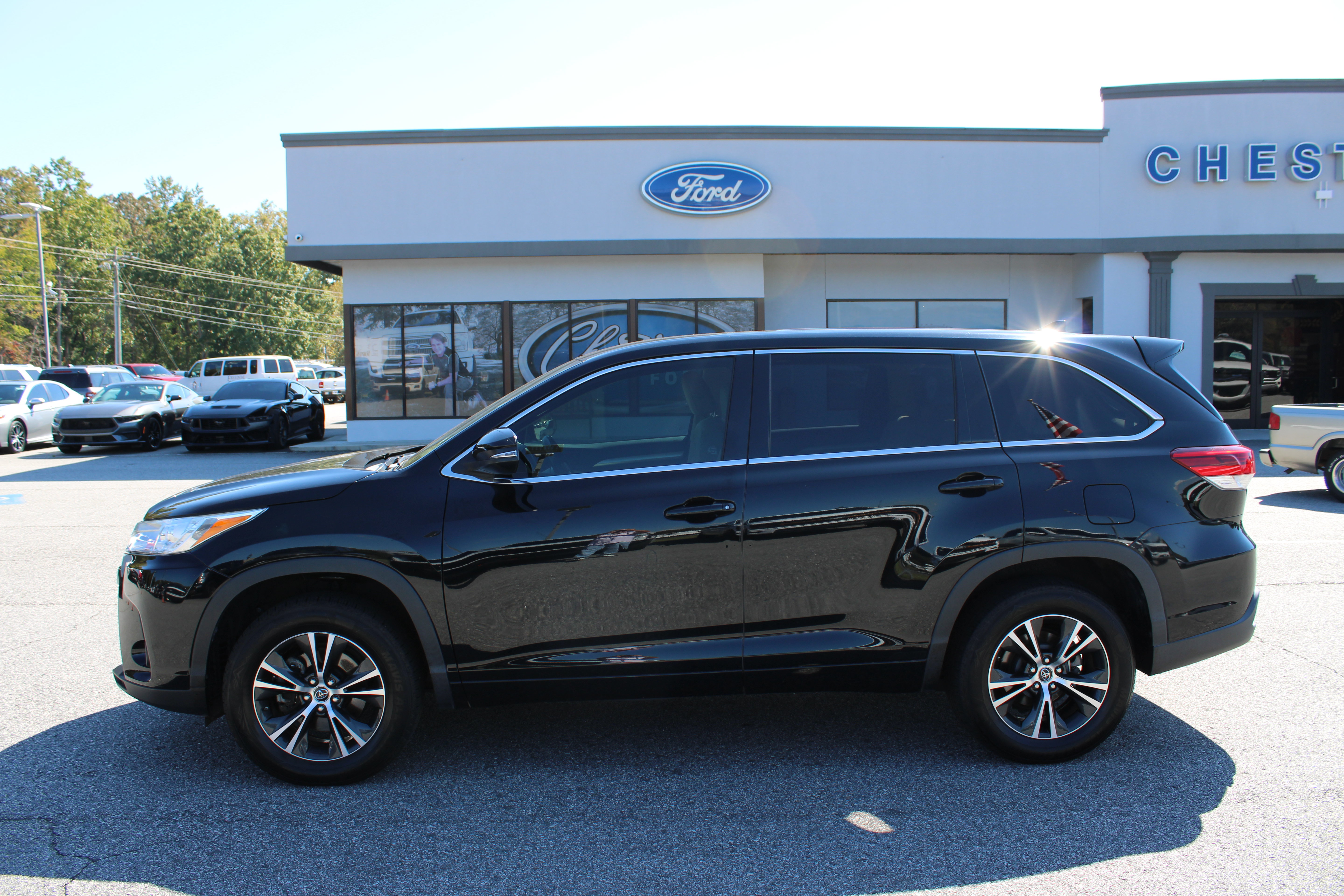 Used 2018 Toyota Highlander Plus FWD image 1