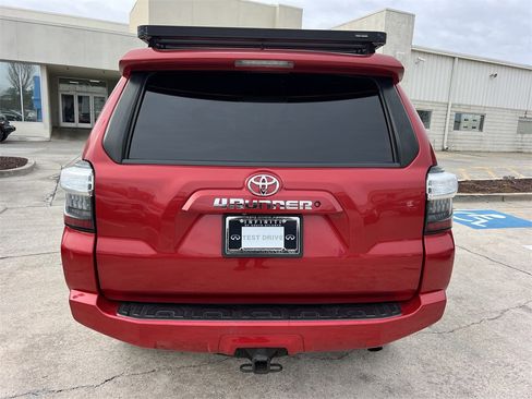 Used 2017 Toyota 4Runner SR5 Premium image 4