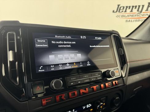 Used 2025 Nissan Frontier PRO-4X AWD/4WD image 29