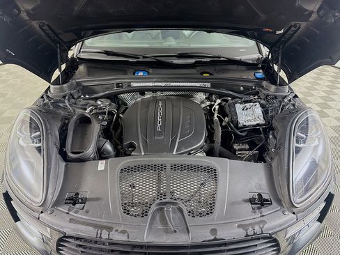 Used 2020 Porsche Macan image 38