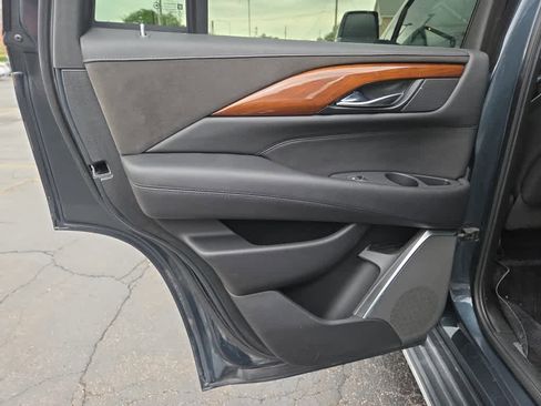 Used 2019 Cadillac Escalade 4WD image 15