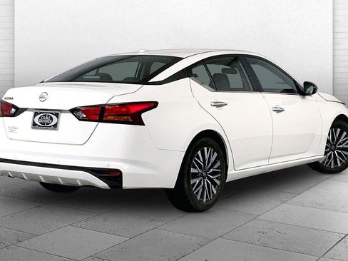 Used 2025 Nissan Altima 2.5 SV image 13