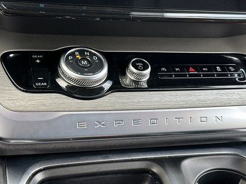 Used 2025 Ford Expedition Max Platinum AWD/4WD image 22