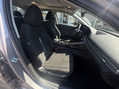 Used 2025 Hyundai Elantra SEL FWD image 43