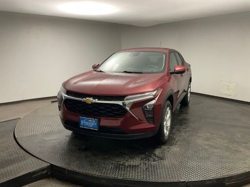 Certified 2024 Chevrolet Trax LS w/ LS Convenience Package FWD image 3