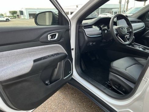 Used 2024 Jeep Compass Latitude w/ Sun and Sound Group image 22