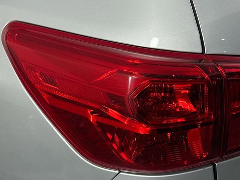 Used 2017 Nissan Pathfinder SL image 35