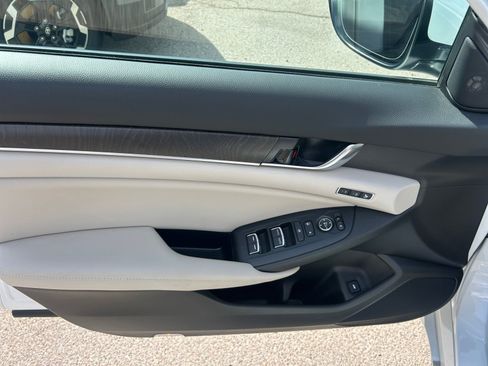 Used 2022 Honda Accord Touring image 15