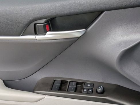 Used 2024 Toyota Camry SE image 19