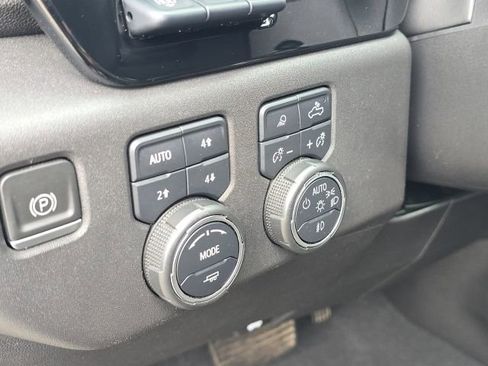 Used 2022 Chevrolet Silverado 1500 ZR2 w/ Technology Package image 28