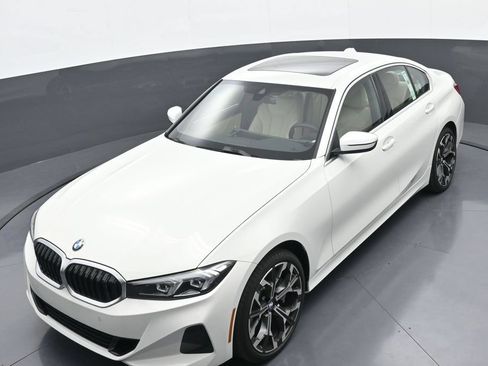 New 2025 BMW 330i xDrive Sedan w/ Convenience Package AWD/4WD image 31
