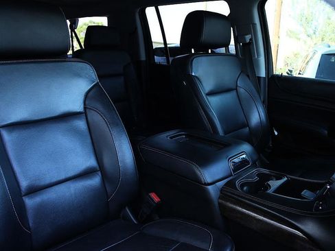 Used 2017 Chevrolet Suburban LT RWD image 30