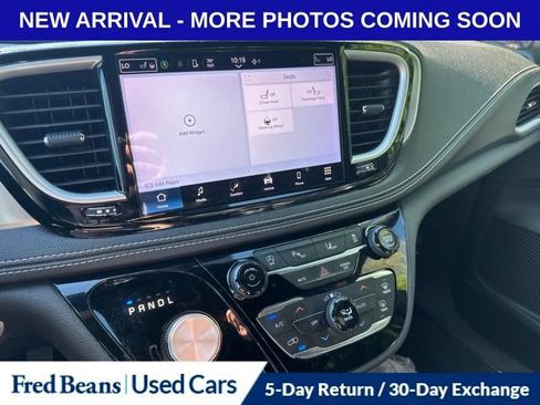 Used 2023 Chrysler Pacifica Touring-L w/ S Appearance Package AWD/4WD image 12